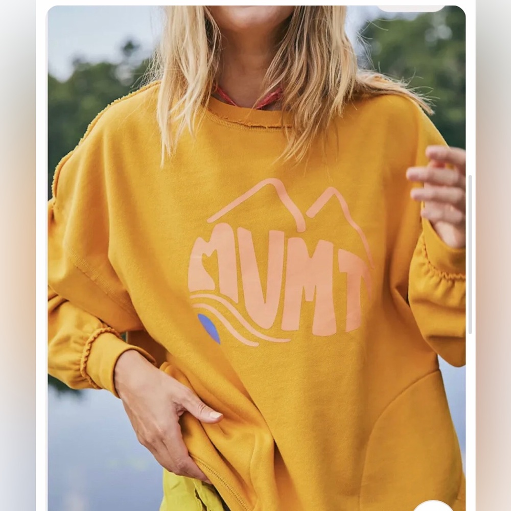 Free People Movement Metti Crew Logo sweatshirt w/Pockets! Gold. Small. EUC